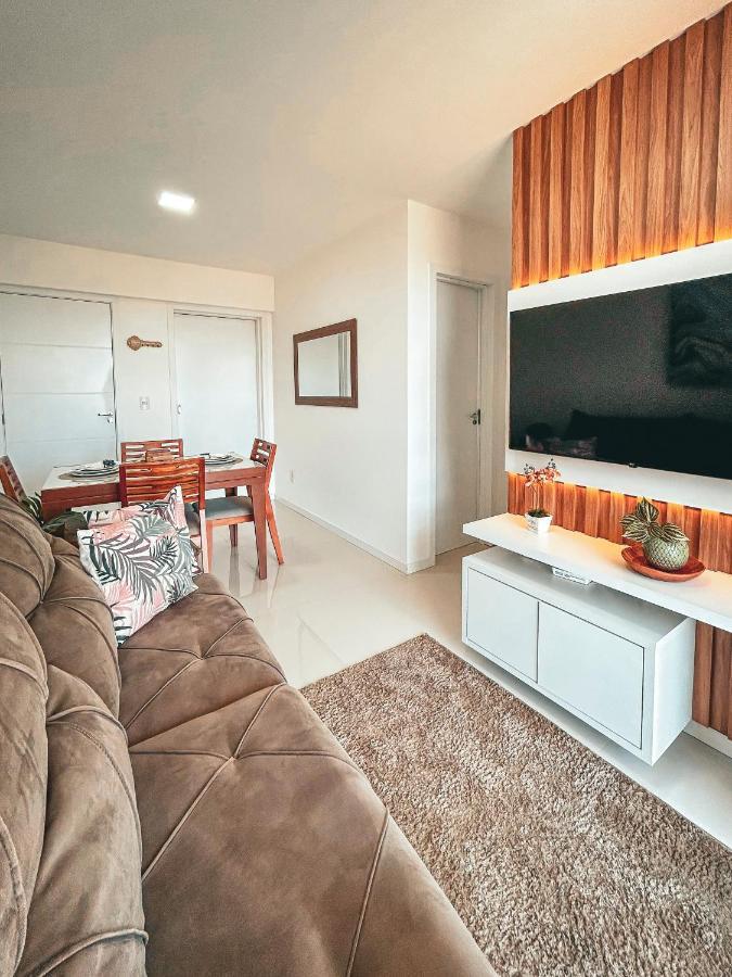 Em Velha Na Quadra Do Mar. Apartamento *
