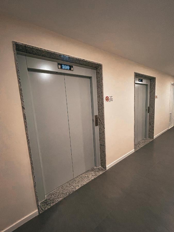 Apartamento Em Velha Na Quadra Do Mar. *